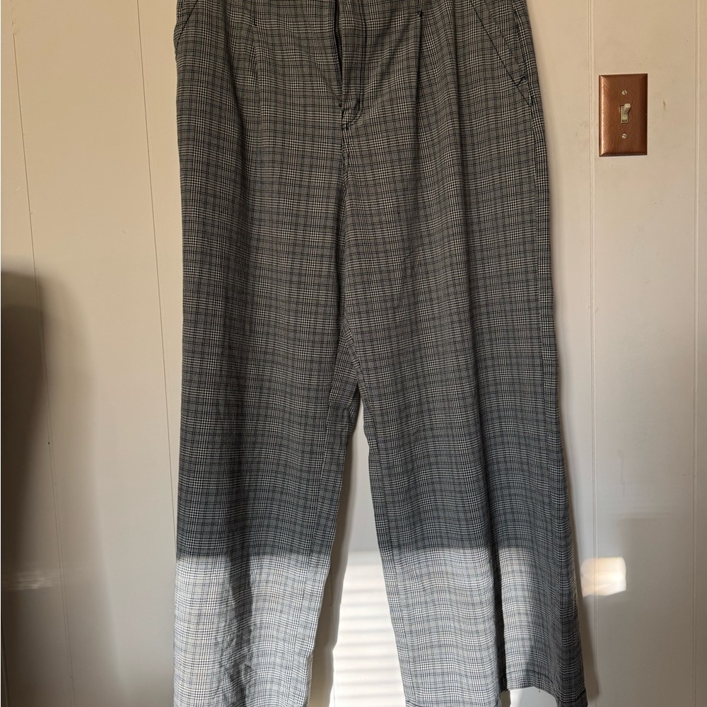American Eagle Outfitters Women’s Black and Gray Checkered Pants